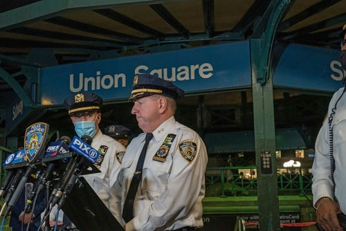 shutterstock_2063810501 (1).jpg Police officers giving a statement at Union Square station.